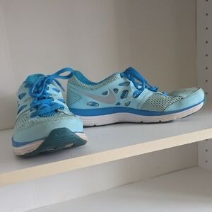 Nike Dual Fusion  Teal and Light Blue Mesh Athletic Sneakers